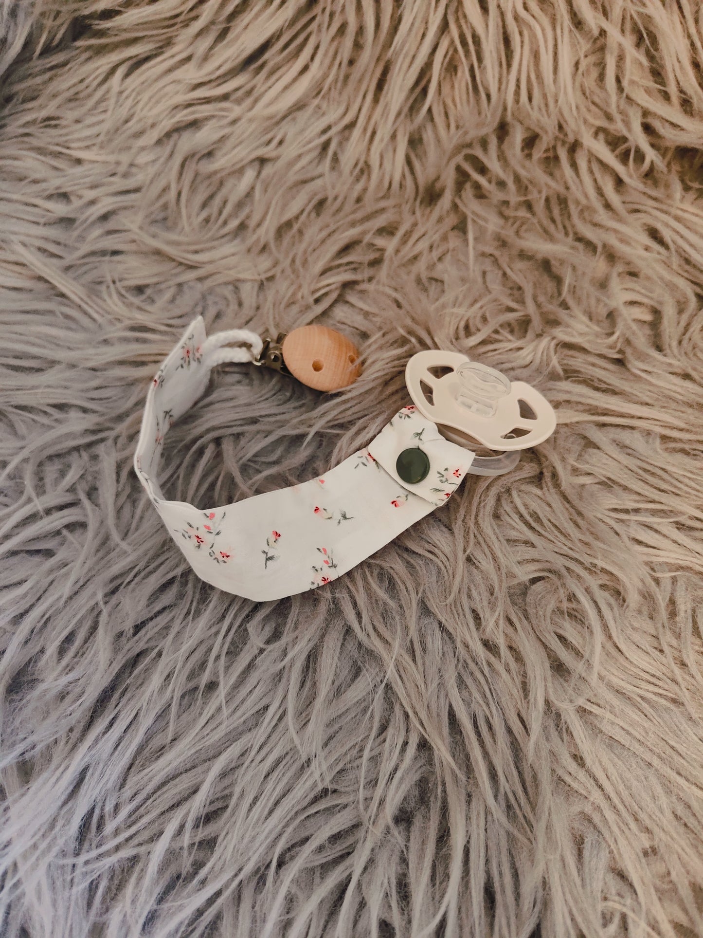 Schnullerband/zarte Blümchen/weiß