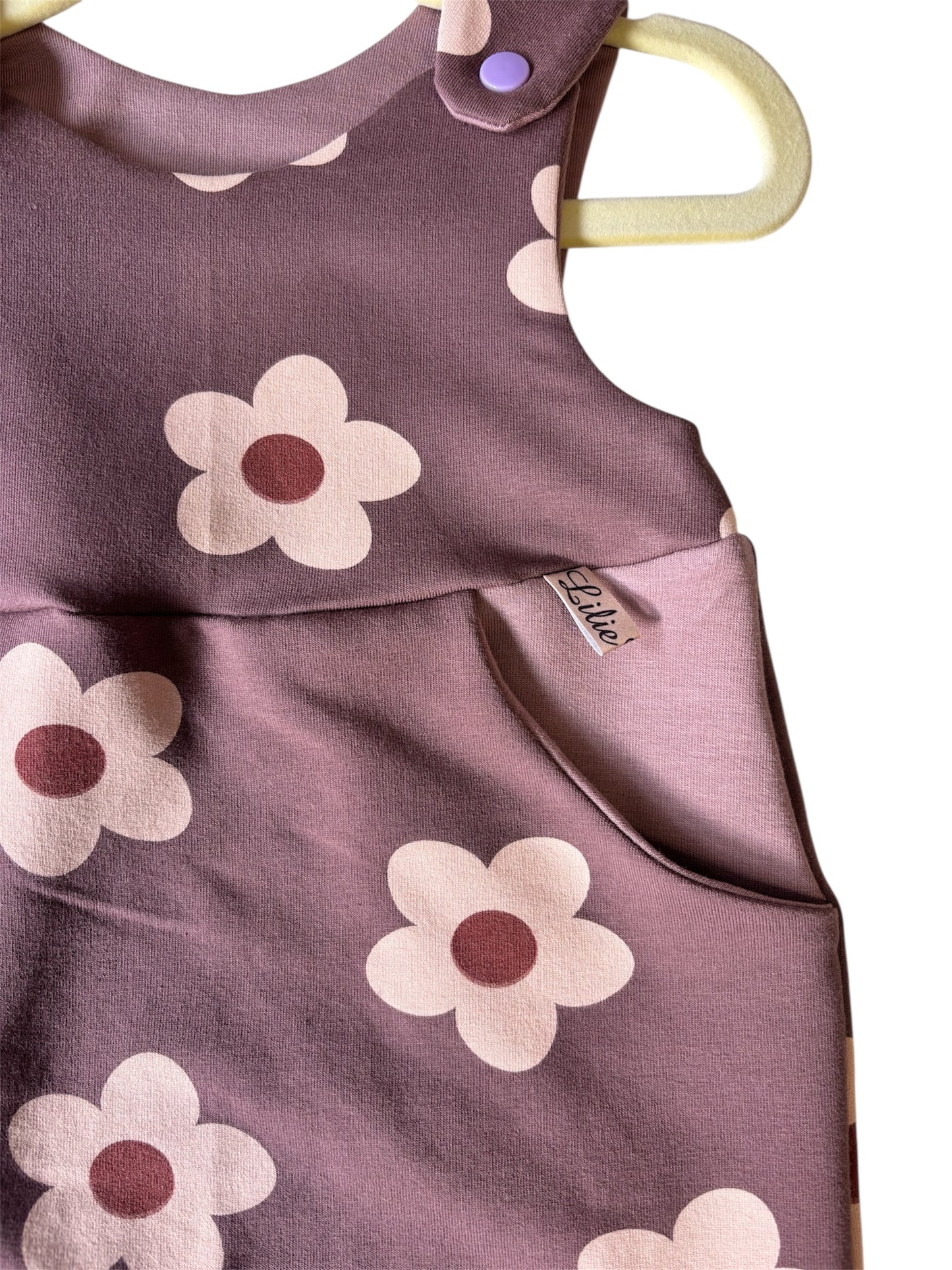 Babystrampler-Retroblumen/ Auberginenfarbe/Altrosa