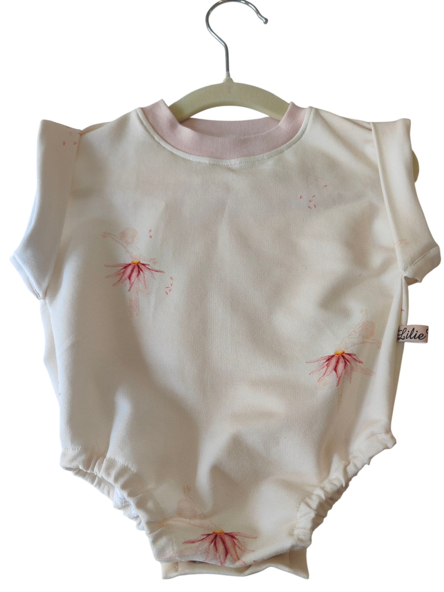 Bubblebody aus Biobaumwollrippjersey-Blumenfee/creme-zartrosa