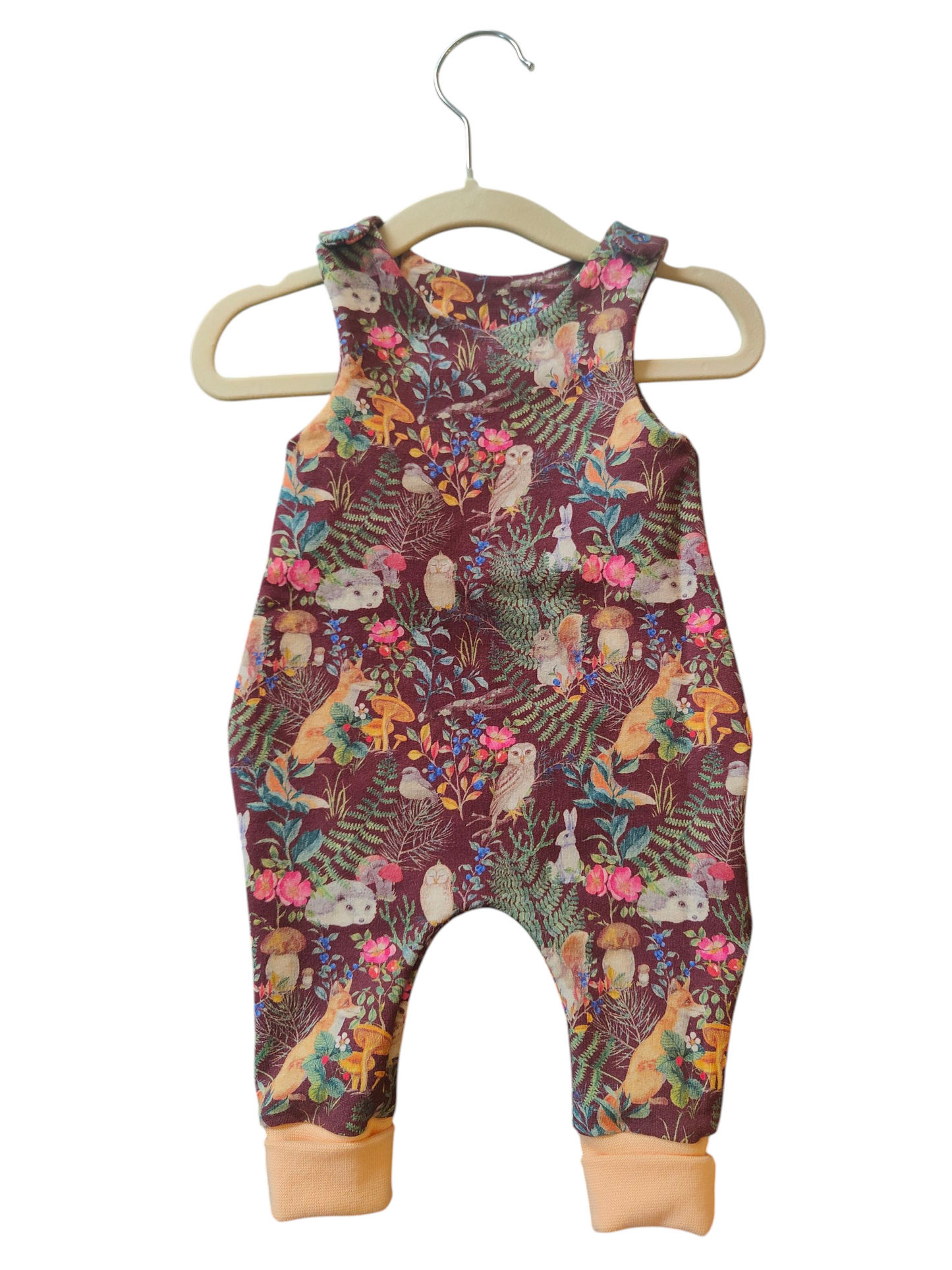 Babystrampler mit Fliegermütze- Waldtiere/braun/Vanille