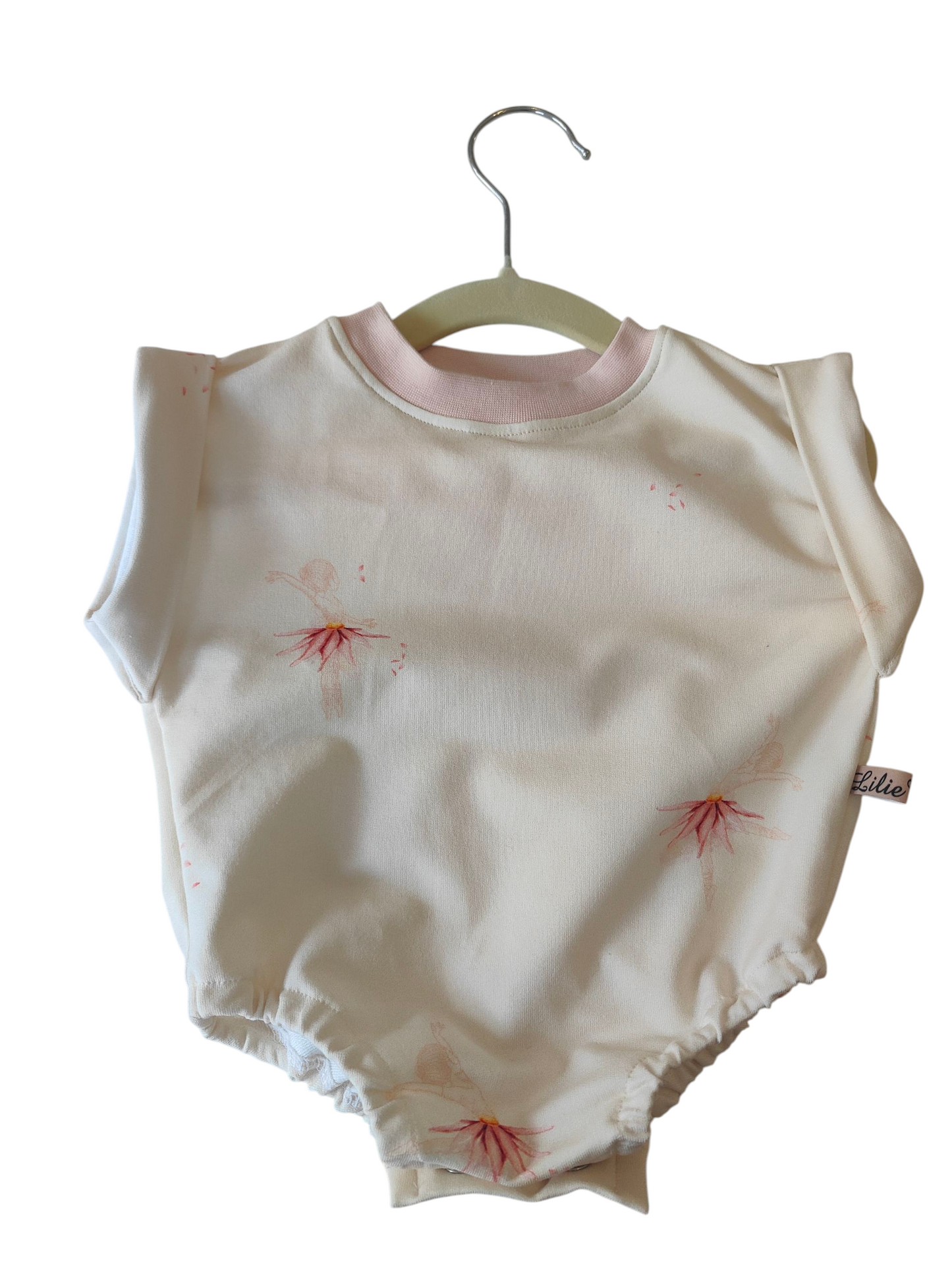 Bubblebody aus Biobaumwollrippjersey-Blumenfee/creme-zartrosa