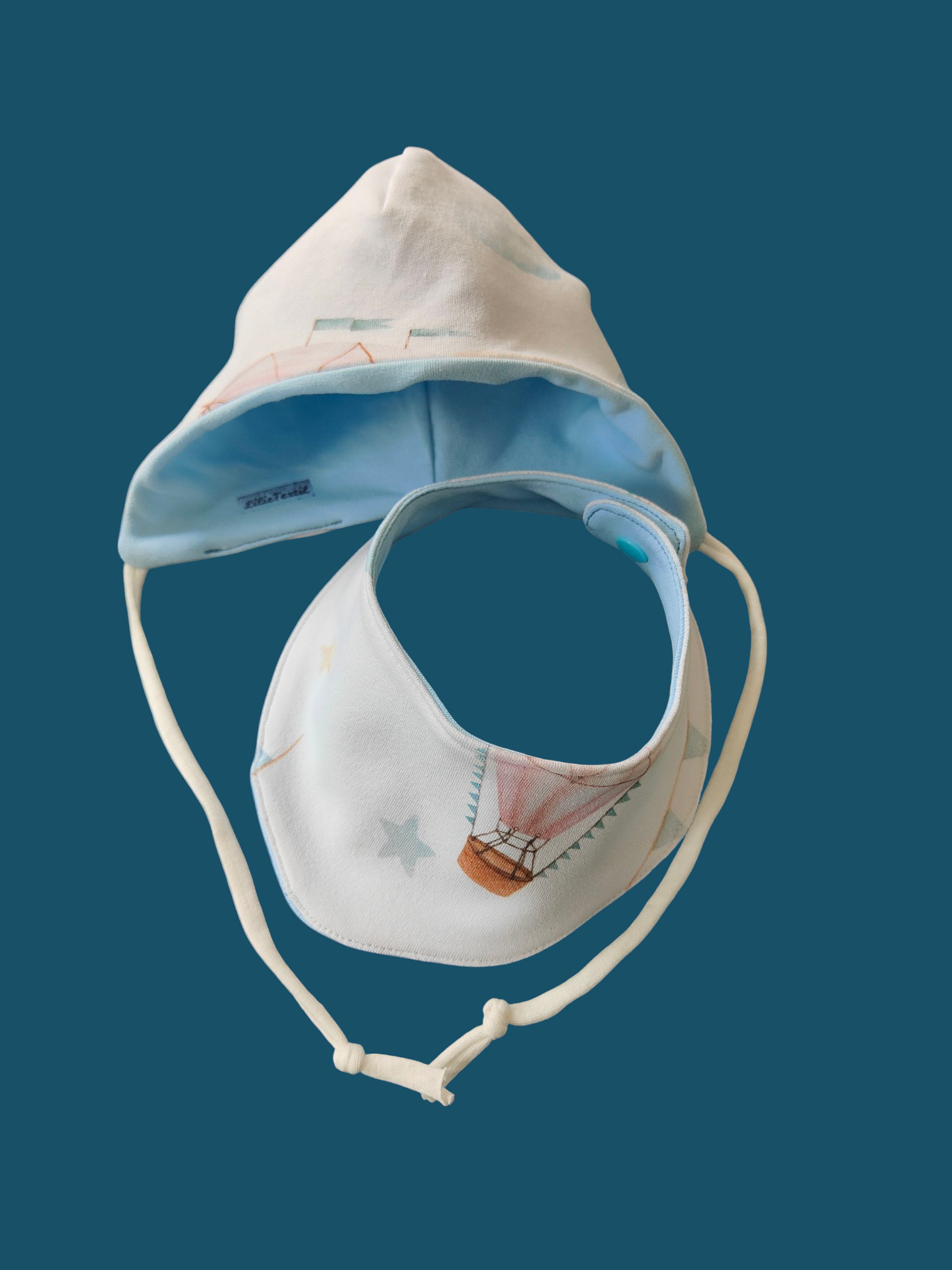 Babymütze mit Halstuch aus Baumwollsweat/Heißluftballon/weiß/hellblau