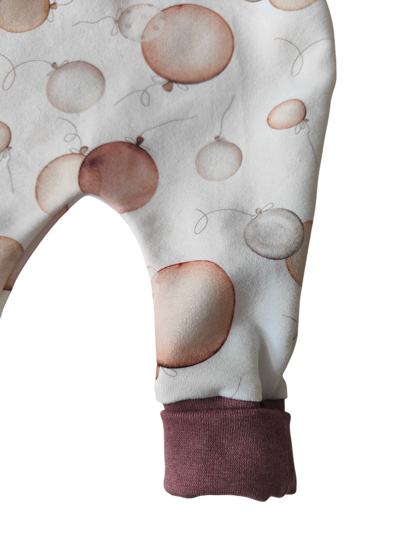 Babystrampler mit Fliegermütze-Luftballons/weiß/rosé